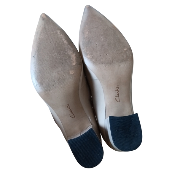 Clarks Beige Praline Patent Leather Classic Point Toe Block Heel Size 8 - Picture 10 of 12